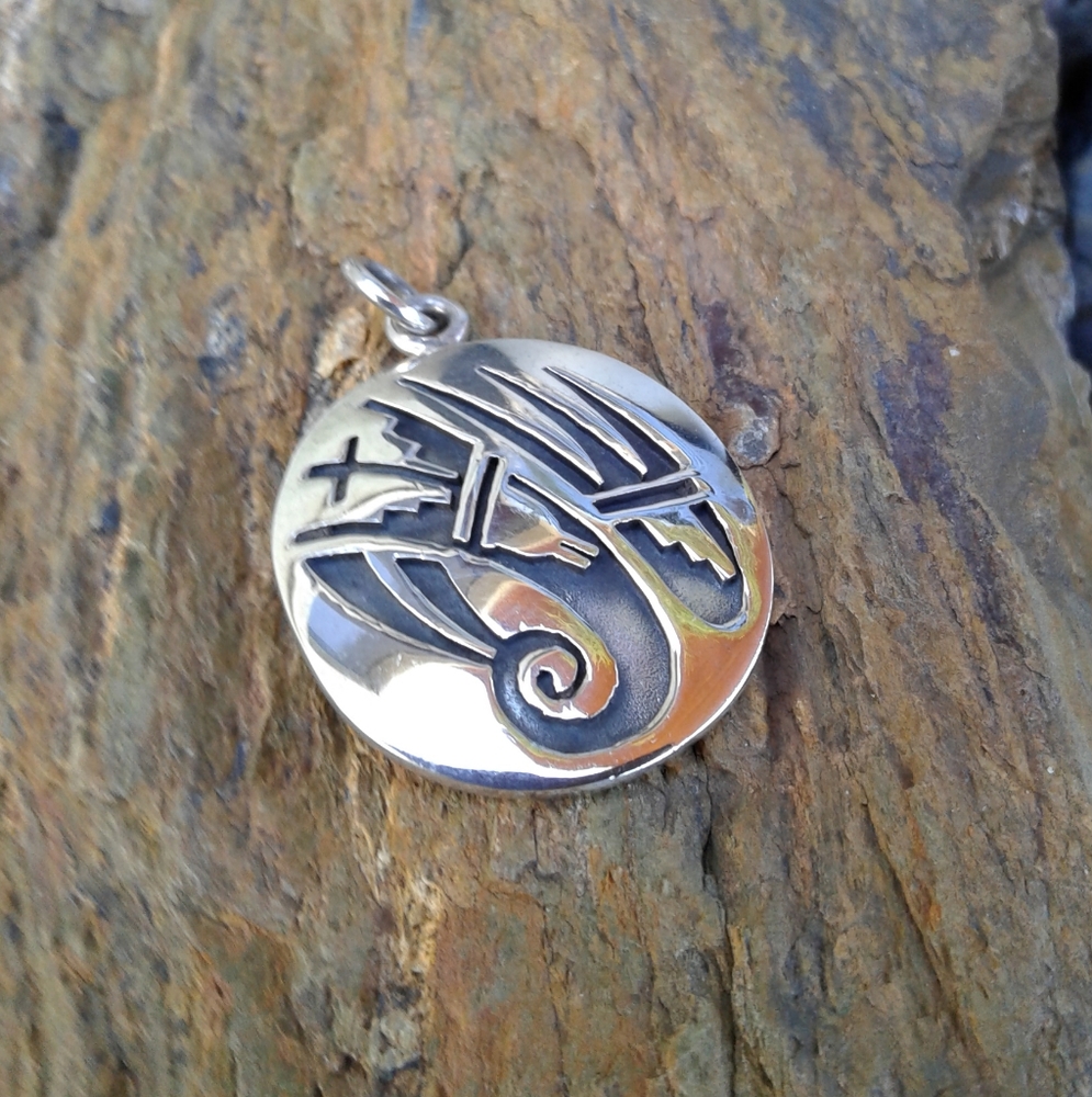 Sterling Silver Disc Cave Wall Art PENDANT - Picture 6 of 7